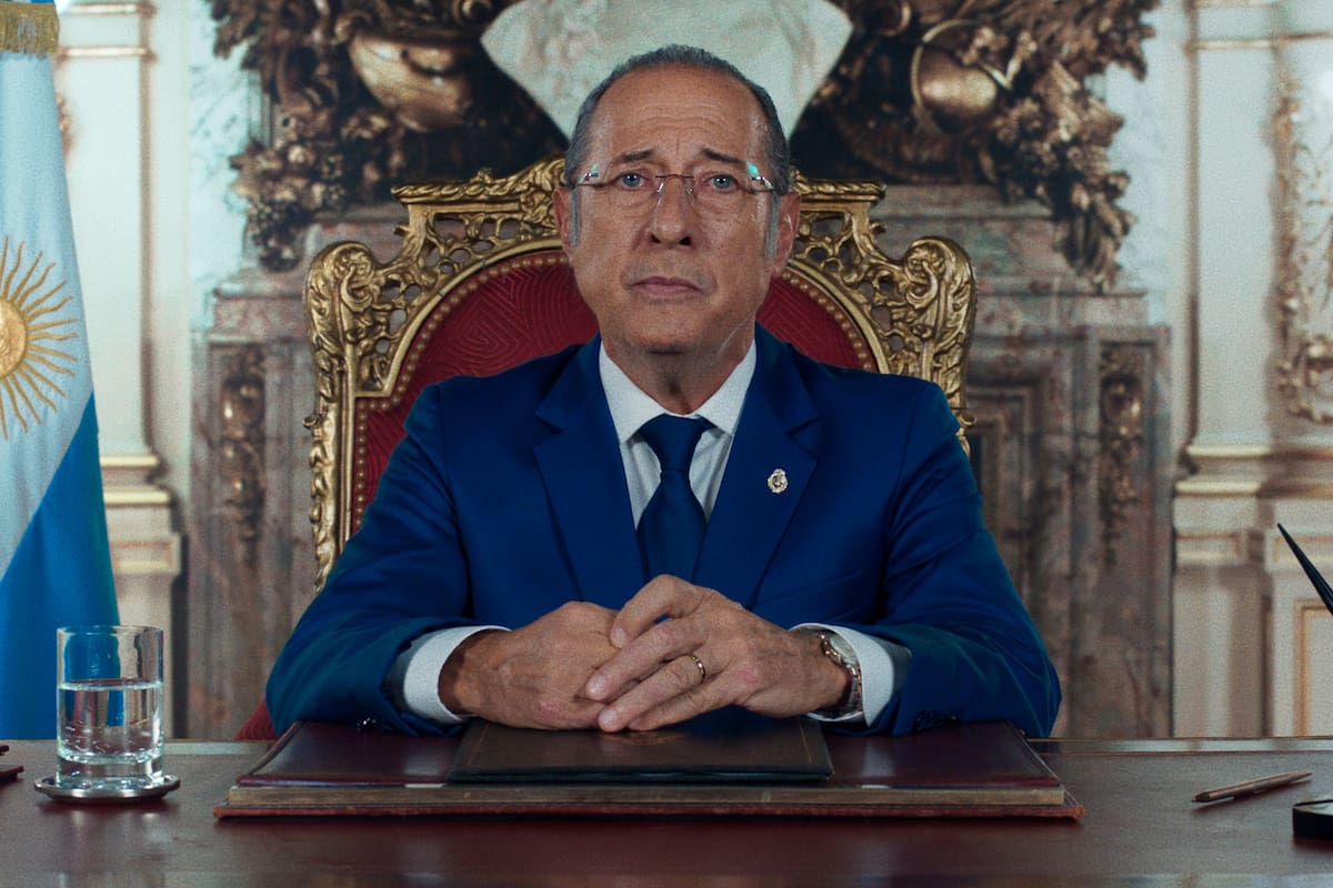 Guillermo Francella, en uno de los 16 personajes que interpreta en el film Homo Argentum de la dupla de directores Duprat y Cohn