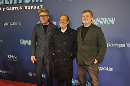 Guillermo Francella entre Mariano Cohn y Gastón Duprat. Con Homo Argentum, la exitosa dupla de directores llevó adelante una idea que surgió del propio actor. El largometraje tiene su estreno programado para este jueves y se exhibirá exclusivamente en salas de cine de todo el país