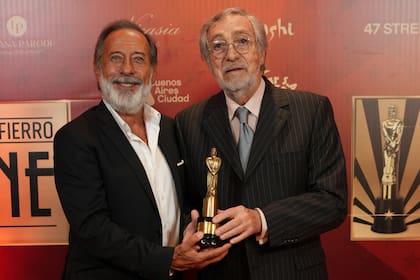 Guillermo Francella y Luis Brandoni, anoche en la entrega de los Martín Fierro