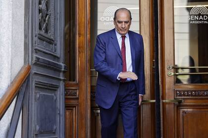 Guillermo Francos, al retirarse del Senado