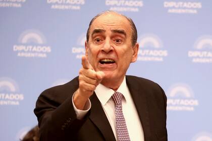 Guillermo Francos durante el cruce que tuvo con el diputado Leandro Santoro, de Unión por la Patria
