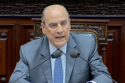 Guillermo Francos en la sesión informativa sobre la gestión del Gobierno