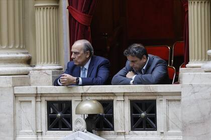 Guillermo Francos en un balcón durante la segunda jornada del debate por la "Ley Ómnibus”. 01/02/24