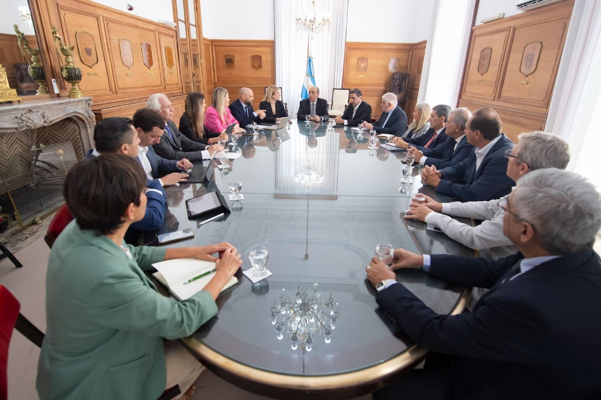 Guillermo Francos encabezó la reunión con funcionarios de las provincias