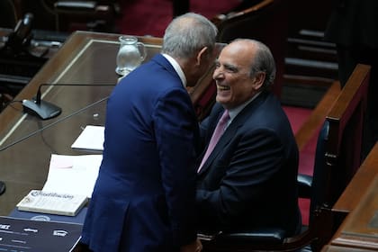 Guillermo Francos y el diputado kirchnerista Sergio Palazzo durante el debate por $LIBRA