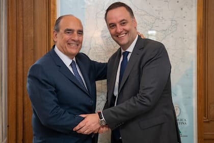 Guillermo Francos y Manuel Adorni, cuando el vocero escaló a la jefatura de gabinete