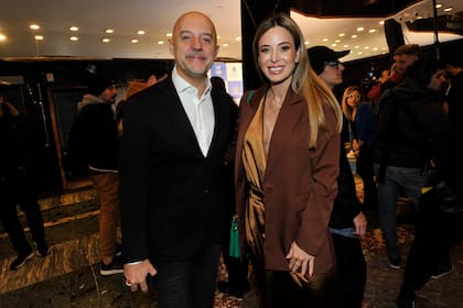 Guillermo López y Jesica Cirio, sonrientes en el concierto a beneficio de la Fundación Acnur