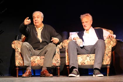 Guillermo Marcos y Héctor Calori, en Aeroplanos, de Gorostiza