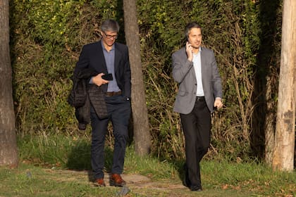 Guillermo Mazzolini, decano de la facultad de Ciencias Biomédicas de la Universidad Austral, y el ingeniero Rafael Aragón, director general de Hospital Universitario Austral.