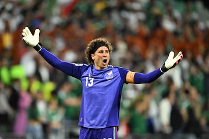 Guillermo Memo Ocho, el arquero récord del fútbol mexicano en los mundiales; ante República Checa, disfrutó de una noche emotiva e inolvidable para el futbolista de 41 años