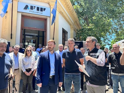 Guillermo Michel entregó hoy donaciones en Concordia, Entre Ríos (provincia de la que es oriundo y en la que hace carrera política)
