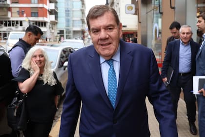 Guillermo Montenegro, al ingresar en la reunión de Pro