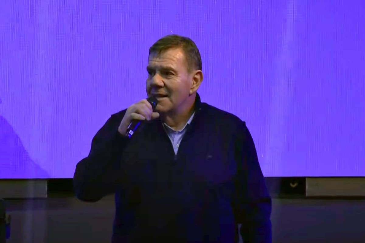 Guillermo Montenegro en el acto libertario de la ciudad de La Plata