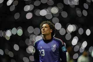 Guillermo Ochoa hace historia y se suma a leyendas como Messi y Cristiano