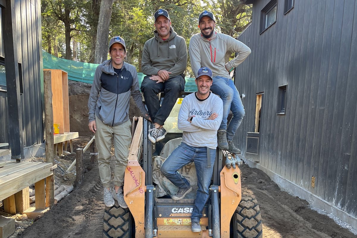 Guillermo Ortelli, Agustín Ortelli, Julio Sartori y Diego Rosón Fontán se animaron a cumplir el sueño de tener un proyecto en la nieve