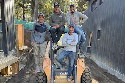 Guillermo Ortelli, Agustín Ortelli, Julio Sartori y Diego Rosón Fontán se animaron a cumplir el sueño de tener un proyecto en la nieve