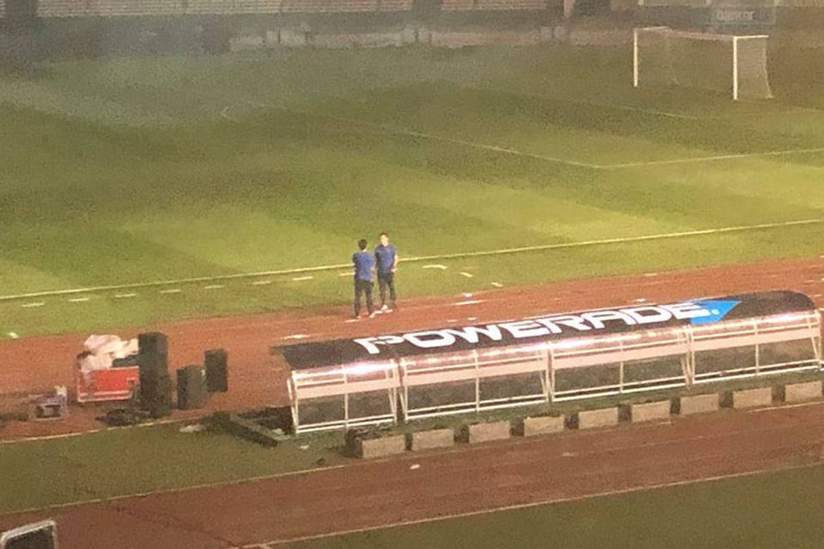 Guillermo y Gustavo hablan a solas, en el Kempes, tras la derrota