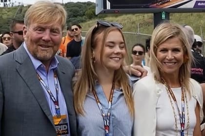 Guillermo y Máxima acudieron al GP de los Países Bajos con sus hijas