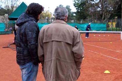 Guillermo y Raúl Pérez Roldán en la escuela de Estudiantes de Olavarría