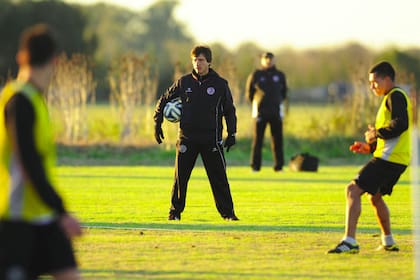 Guillermo ya piensa en el equipo para enfrentar al Rojo