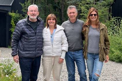 Guillermo Yanco, Patricia Bullrich, Mauricio Macri y Juliana Awada en el sur