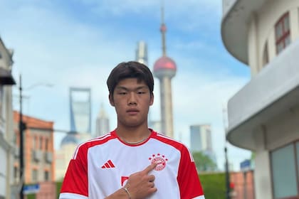 Guo Jiaxuan, que formó parte de la selección mundialista del FC Bayern en 2023, sufrió muerte cerebral tras un grave accidente durante un partido de entrenamiento en España.