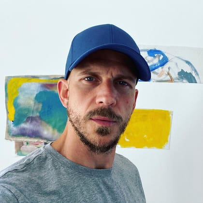 Gustaf Skarsgård, el segundo hijo de Stellan, trabajó en películas como Oppenhaimer y Air