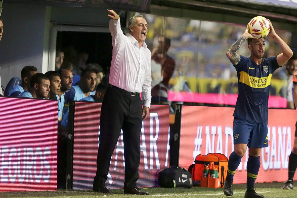 Gustavo Alfaro aplica la rotación y demora la definición del equipo