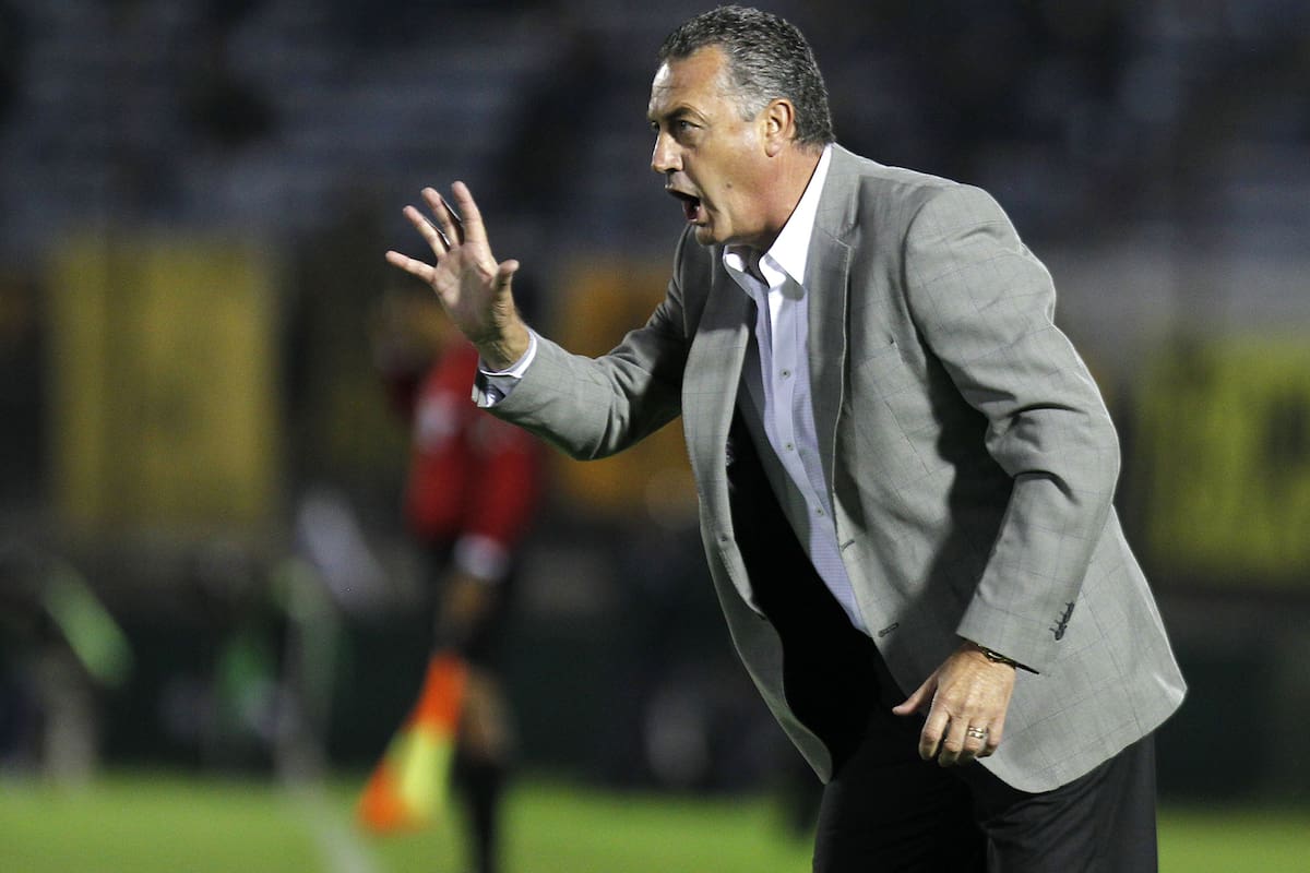 Gustavo Alfaro comenzó como entrenador en 1992