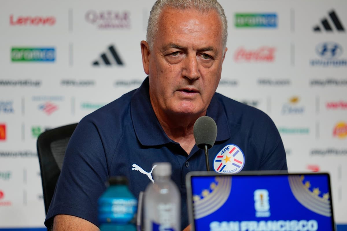 Gustavo Alfaro cree que en el seleccionado paraguayo falta jerarquía, especialmente en la ofensiva, y lo hizo saber al explicar por qué decidió priorizar jugar ante Australia con una línea de cinco defensores.