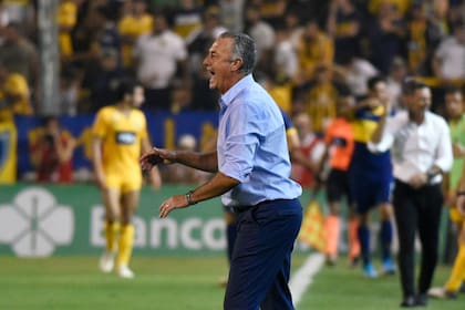 Gustavo Alfaro dirigió ante Rosario Central su partido N° 50 (y último) oficial en Boca