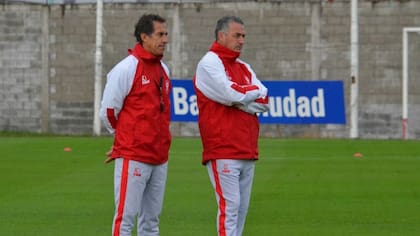 Gustavo Alfaro en su primera práctica en Huracán