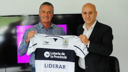 Gustavo Alfaro puso su renuncia a disposición