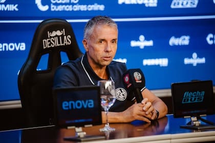 Gustavo Álvarez fue presentado formalmente como entrenador de San Lorenzo; "los procesos son ciertos, pero sin resultados es imposible", advirtió.