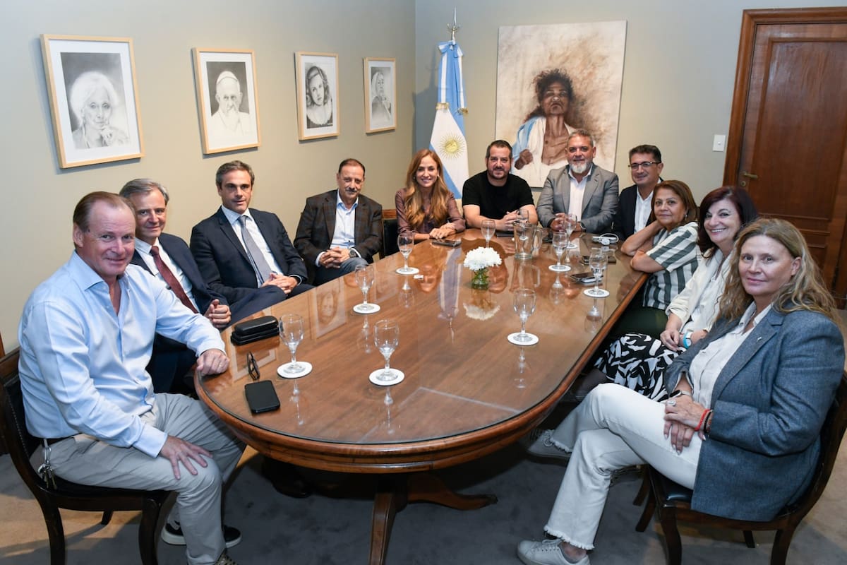 Gustavo Bordet, Guillermo Michel, Ricardo Quintela, Kelly Olmos y Victoria Tolosa Paz, entre otros dirigentes peronistas