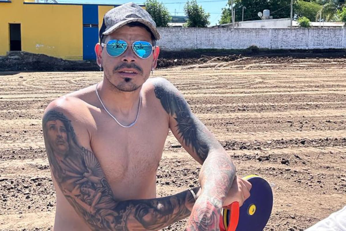 Gustavo Bou, en el club Nebel, de Concordia, donde es presidente y está renovando el campo de juego