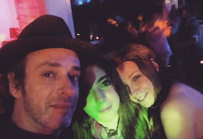 Gustavo Cerati con su hija Lisa y su expareja Cecilia Amenábar (Foto: Instagram @lisacerati)