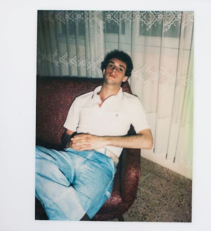 Gustavo Cerati en una instantánea de juventud del archivo personal de su tía y madrina Dora
