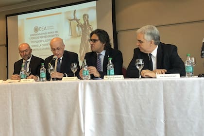 Gustavo Cinosi, Eduardo Casal, Germán Garavano y Jean Michel Arrighi
