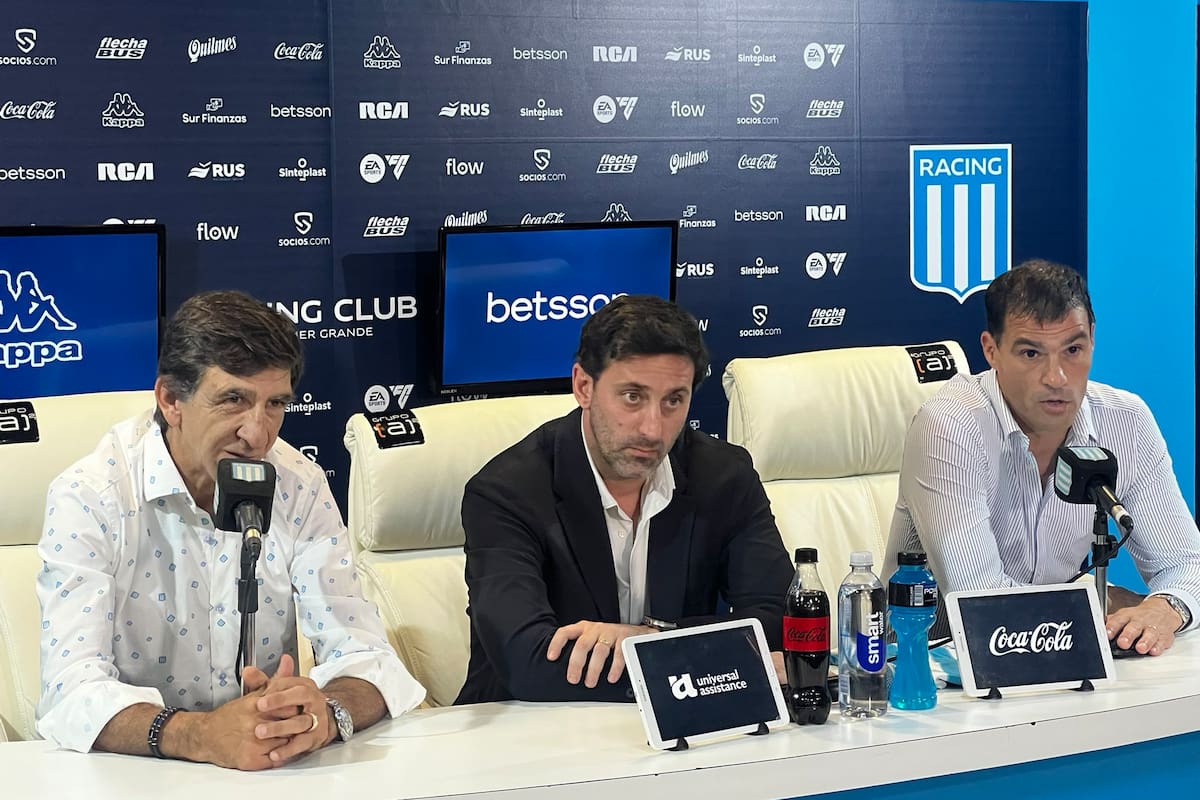 Gustavo Costas, Diego Milito y Sebastián Saja, con mucho para hablar: se viene una reunión para definir cosas luego de la eliminación de Racing en la Copa Sudamericana