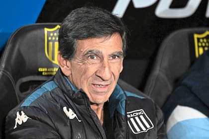 Gustavo Costas ironizó sobre la forma en la que quedó ubicado su codo