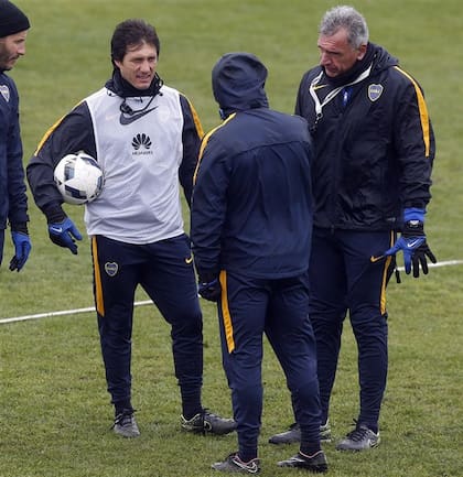 Gustavo (de frente), Guillermo y el profe Valdecantos