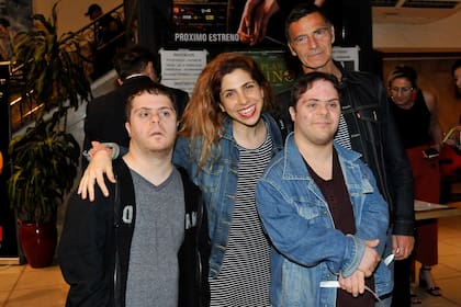 Gustavo Garzón y sus hijos: Tamara y los gemelos Juan y Mariano