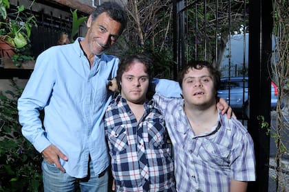 Gustavo Garzón y sus hijos