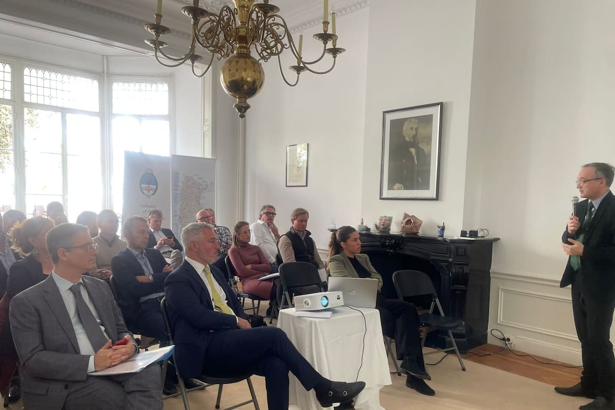 Gustavo Idígoras participó de una reunión con autoridades de Países Bajos y la Comisión Europea en La Haya