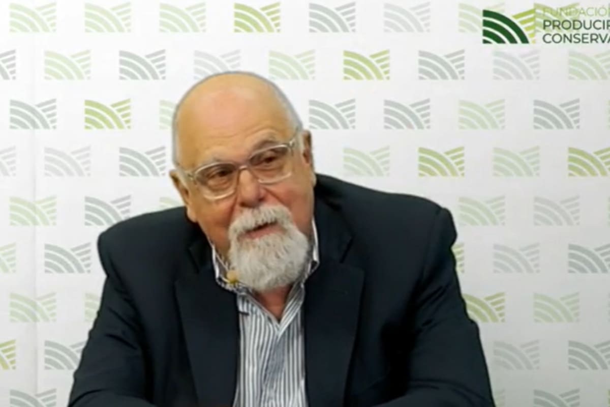 Gustavo López, consultor, al hablar en el seminario de la Fundación Producir Conservando