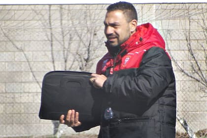 Gustavo Mhamed, cuando trabajaba como asistente técnico en Huracán