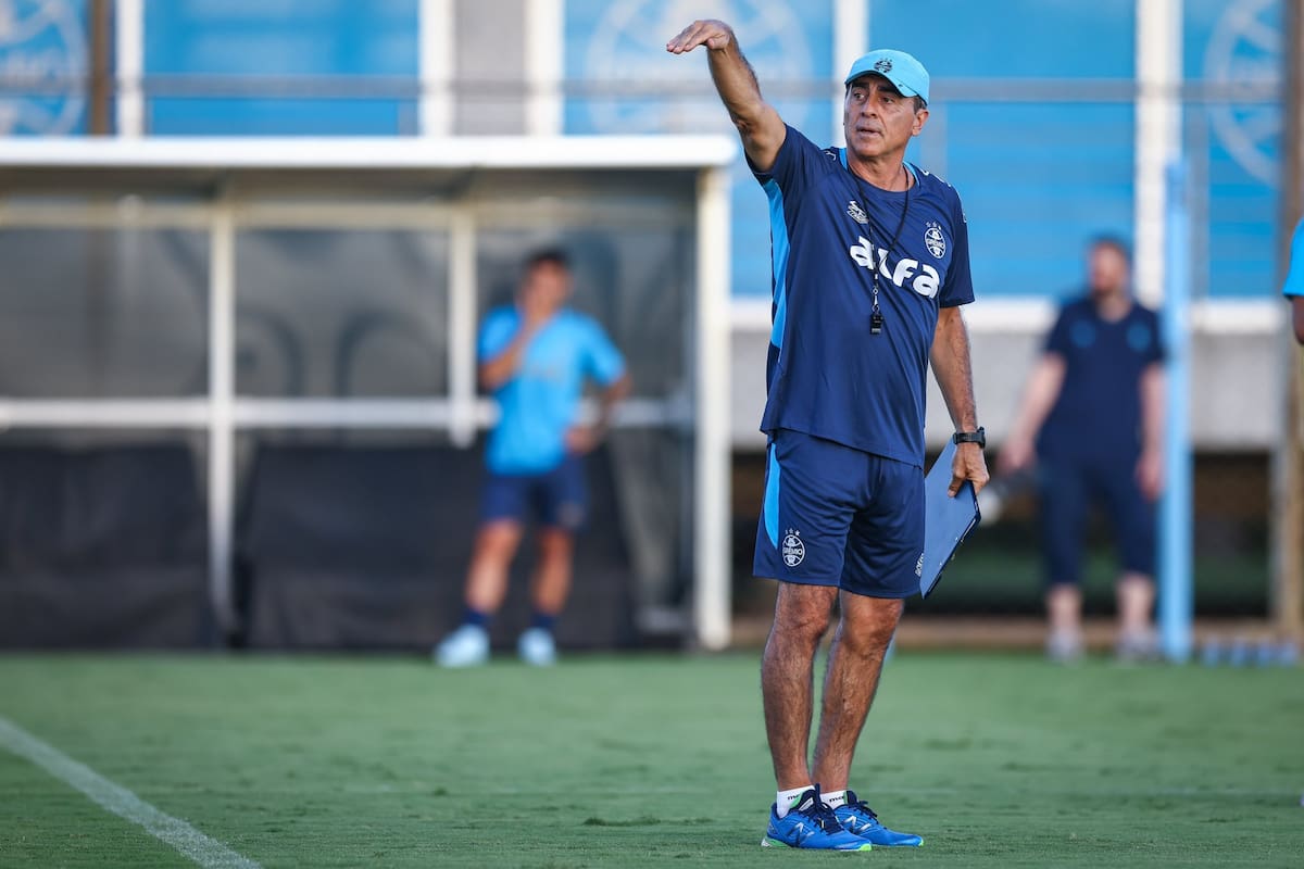 Gustavo Quinteros, DT argentino en un entrenamiento de Gremio, de Porto Alegre, el último club al que dirigió