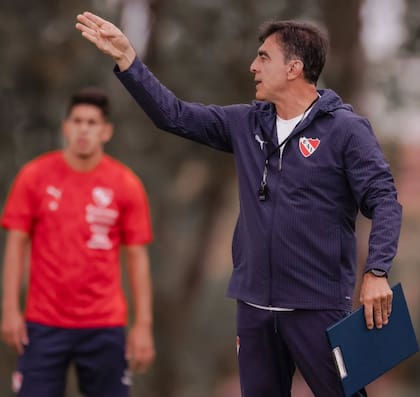 Gustavo Quinteros quería a un Independiente protagonista en 2026, pero no le dieron plazo y su plan naufragó