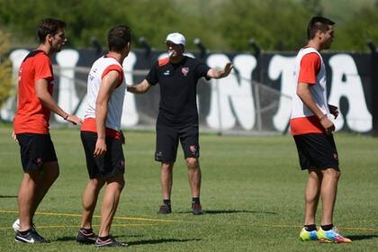 Gustavo Raggio admitió que presentó su renuncia tras la derrota en el clásico